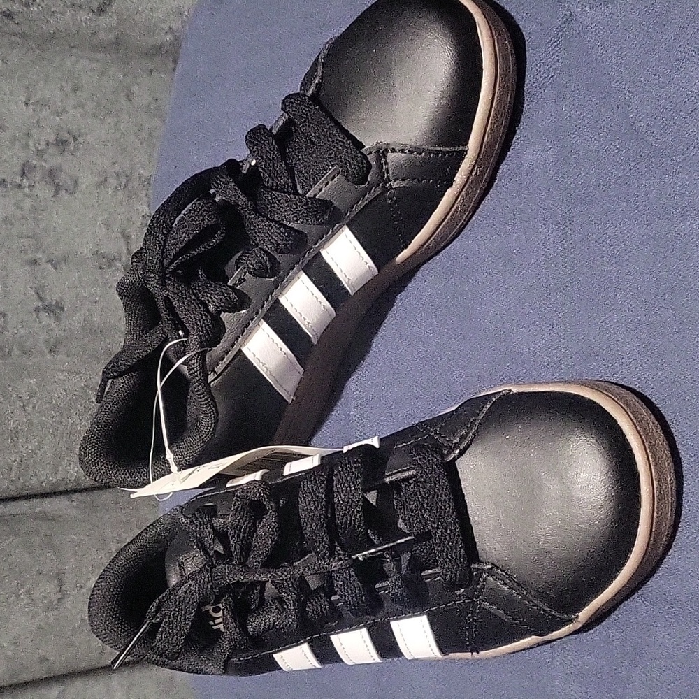 Unisex Adidas performance sneakers size 13k Black/white New in Box